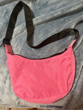 BAGGU Pink Crossbody Bag with Black Strap